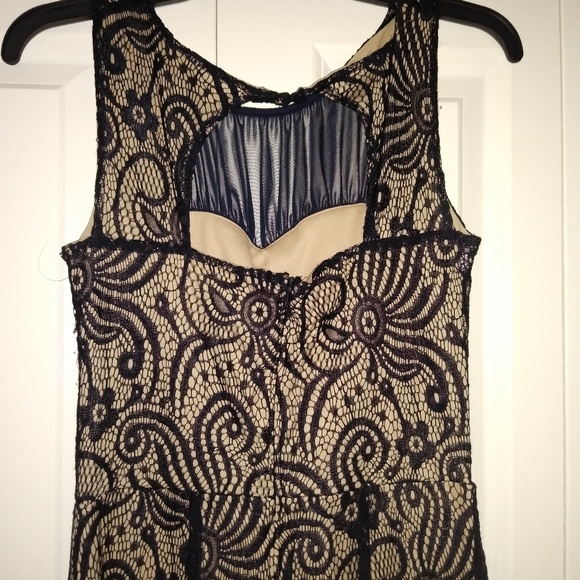 Dress - Picture 6 of 6